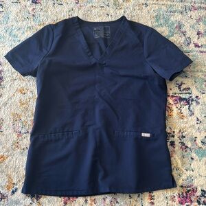 Figs Casma two pocket scrub top - Navy - Medium (M)
